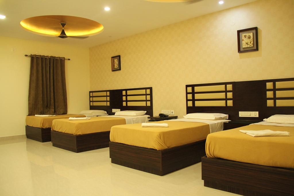 Hotel M.P Temples Inn Кумбаконам Стая снимка