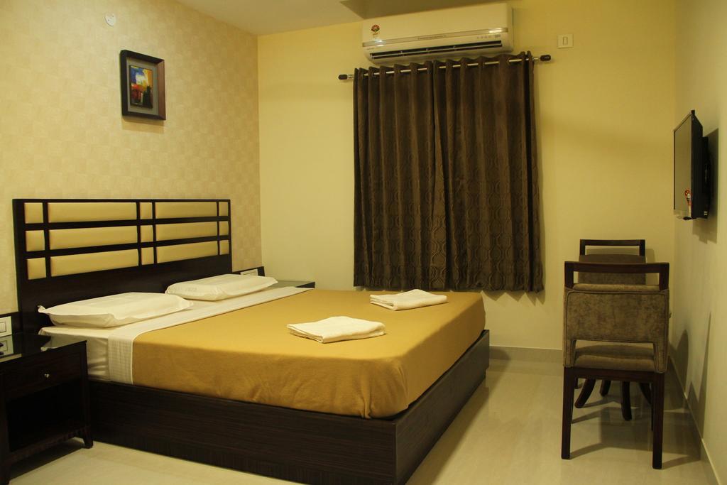 Hotel M.P Temples Inn Кумбаконам Стая снимка